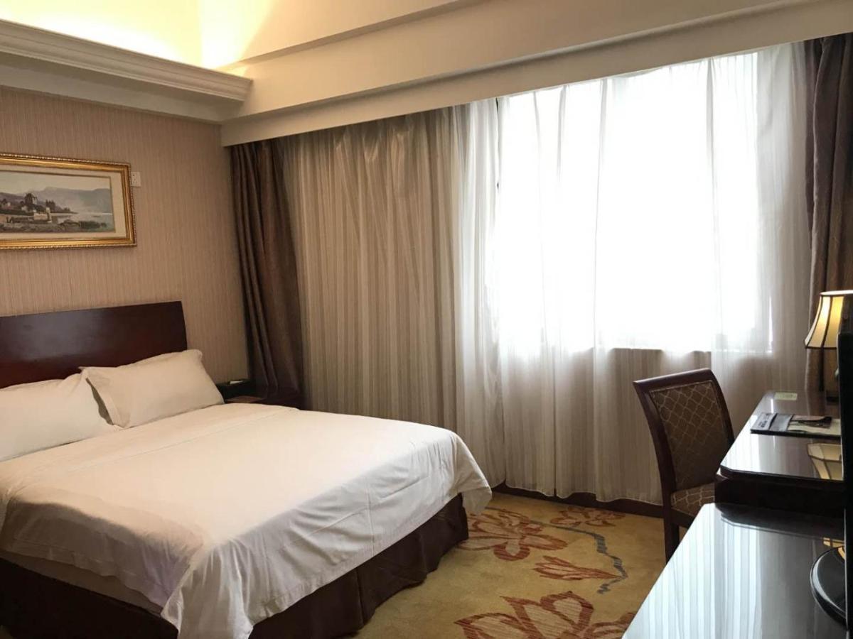 Vienna Hotel Shenzhen Yinhu Bus Station Exterior foto